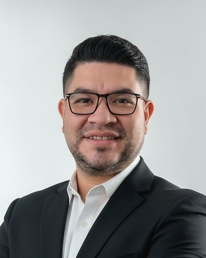 Brayan Cortes Mendez, master carpenter supporting Nova Construction projects